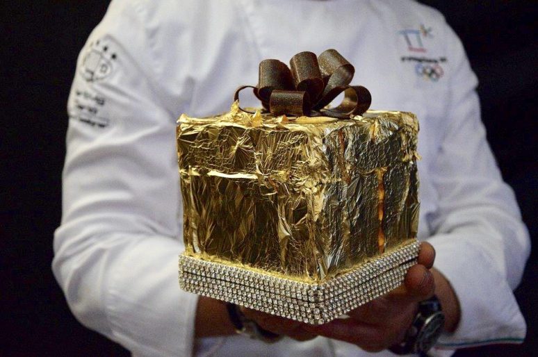 Panettone² con oro e cristalli: anche quest’anno il natale di dario hartvig è luxury