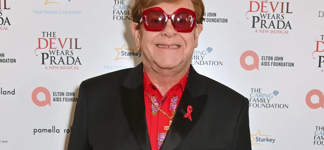 Elton John e l’infezione che gli ha fatto perdere la vista. Ecco tutto quello che c’è da sapere sui disturbi oculari (virali e non)